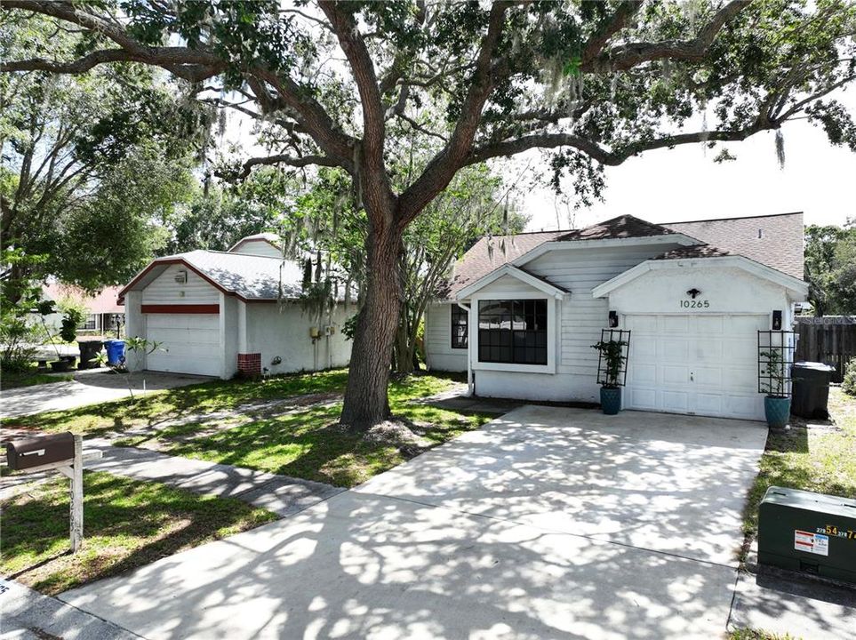 For Sale: $325,000 (3 beds, 2 baths, 1289 Square Feet)