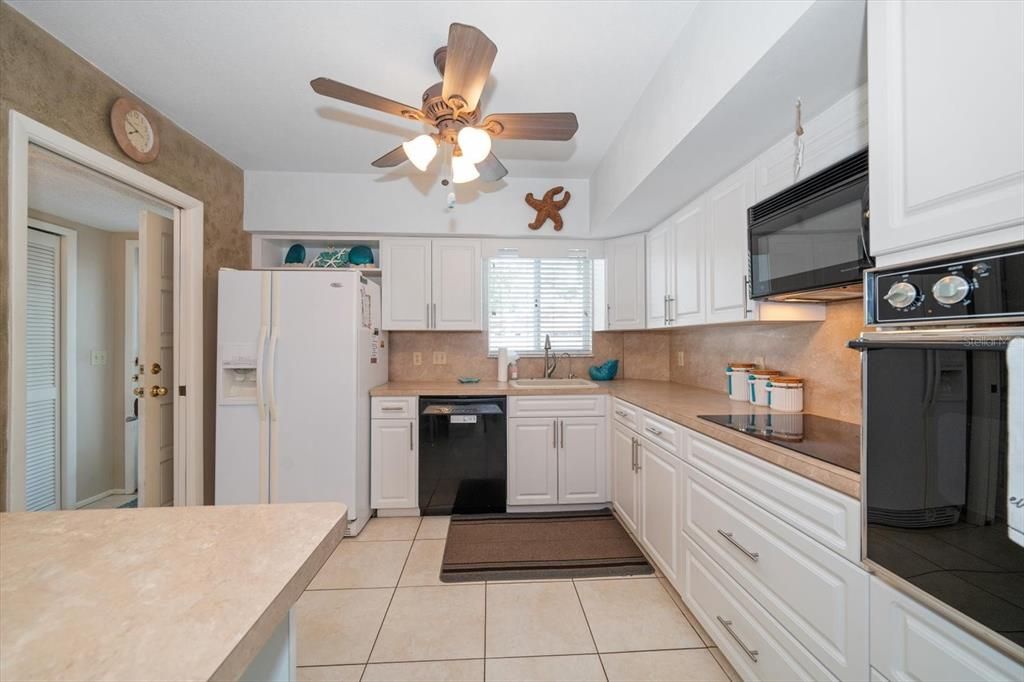 For Sale: $279,000 (2 beds, 2 baths, 1370 Square Feet)