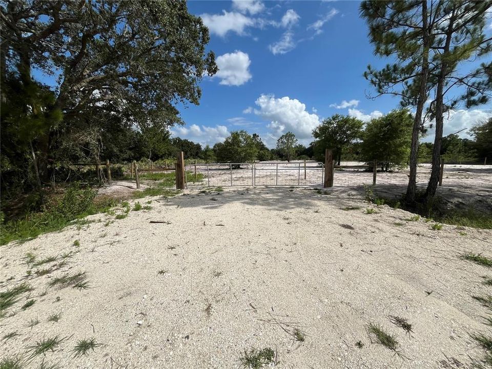 На продажу: $54,900 (1.25 acres)