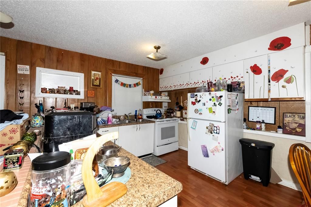 For Sale: $175,000 (2 beds, 1 baths, 1002 Square Feet)
