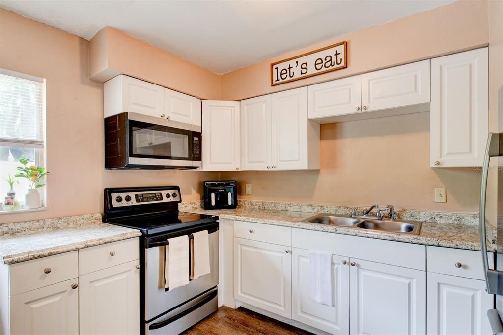 For Sale: $306,500 (3 beds, 2 baths, 1248 Square Feet)