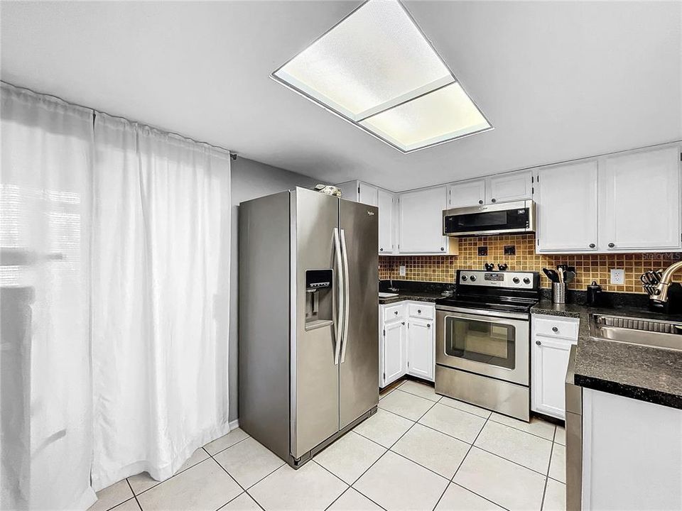 For Sale: $242,000 (2 beds, 2 baths, 1148 Square Feet)