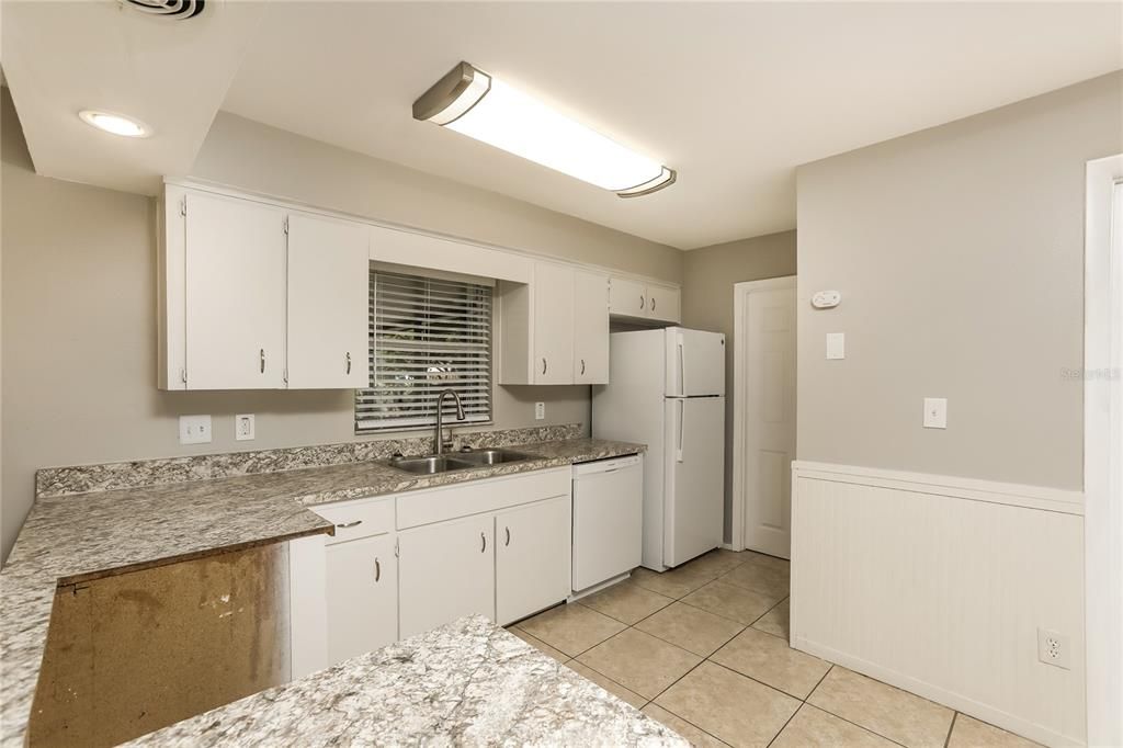 For Rent: $1,990 (3 beds, 2 baths, 1049 Square Feet)