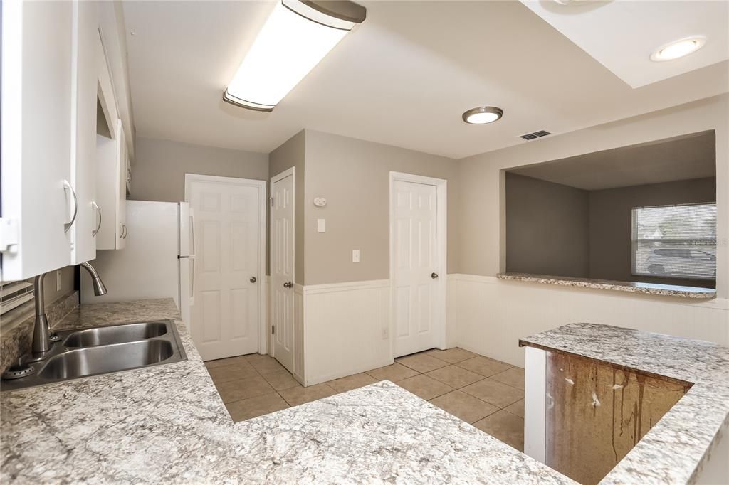 For Rent: $1,990 (3 beds, 2 baths, 1049 Square Feet)