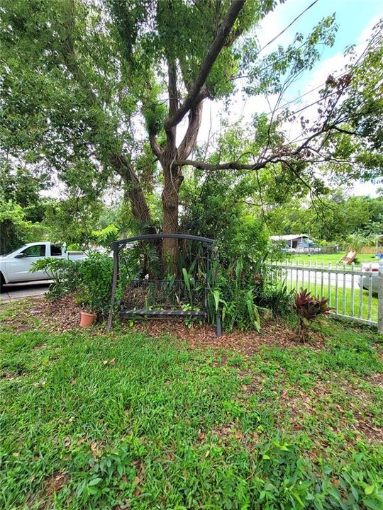 Active With Contract: $135,000 (3 beds, 2 baths, 1080 Square Feet)