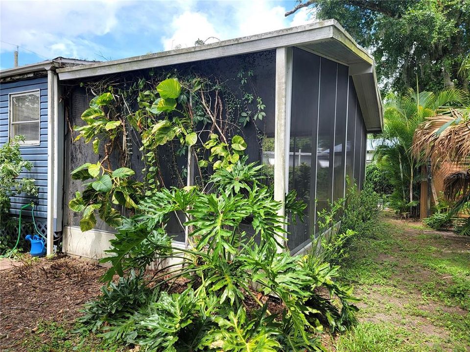 Active With Contract: $135,000 (3 beds, 2 baths, 1080 Square Feet)