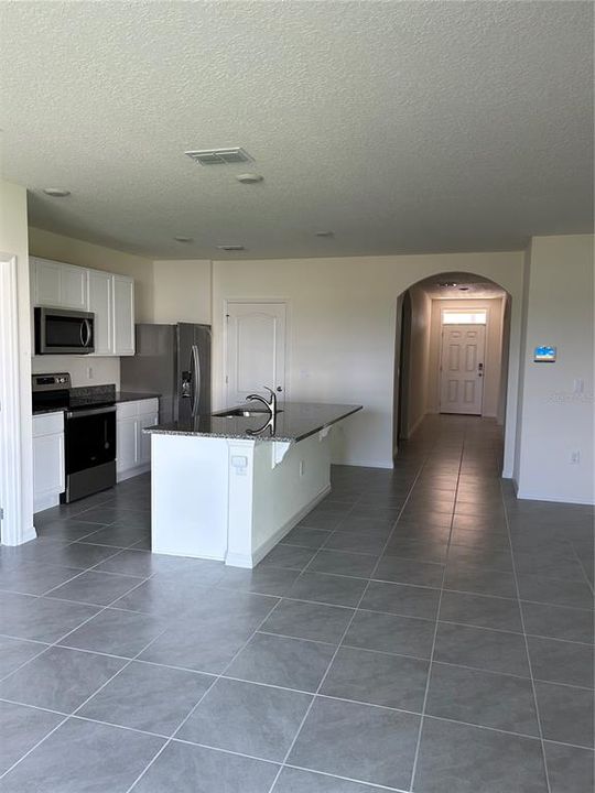 For Rent: $2,250 (3 beds, 2 baths, 1725 Square Feet)