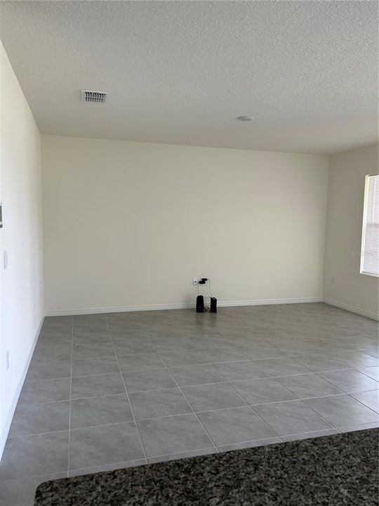 For Rent: $2,250 (3 beds, 2 baths, 1725 Square Feet)