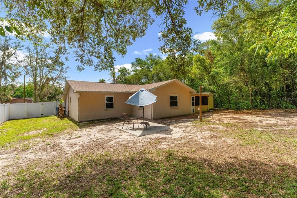 Active With Contract: $250,000 (2 beds, 2 baths, 1190 Square Feet)