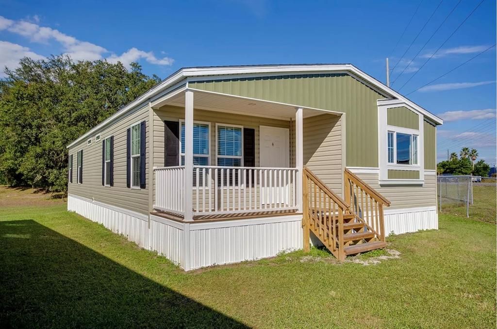 Front of Home w/ Porch