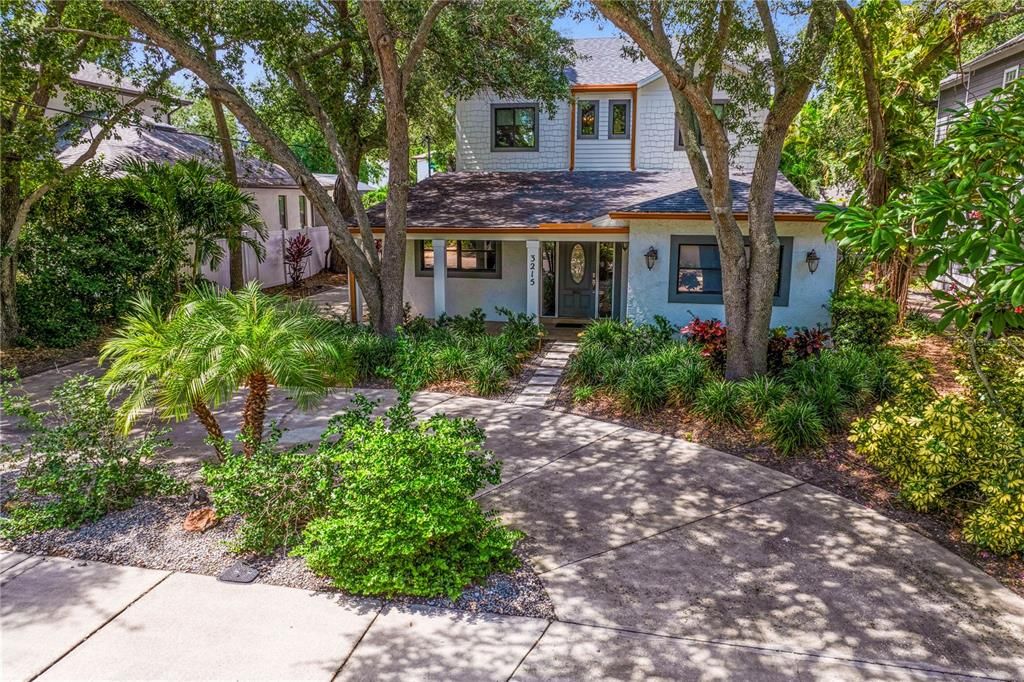 Recently Sold: $1,300,000 (5 beds, 4 baths, 2576 Square Feet)