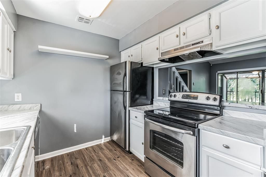 For Rent: $2,200 (2 beds, 2 baths, 1147 Square Feet)