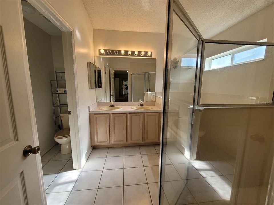 For Sale: $365,000 (3 beds, 2 baths, 1249 Square Feet)