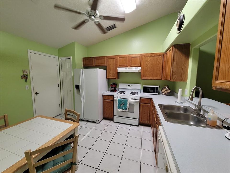 For Sale: $365,000 (3 beds, 2 baths, 1249 Square Feet)