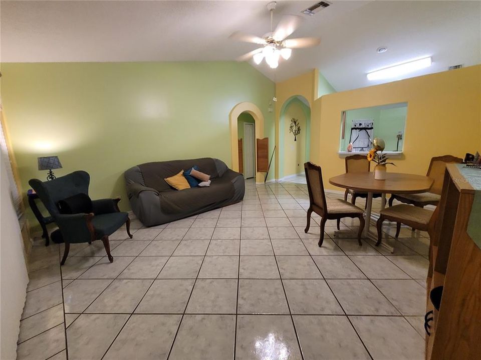 For Sale: $365,000 (3 beds, 2 baths, 1249 Square Feet)