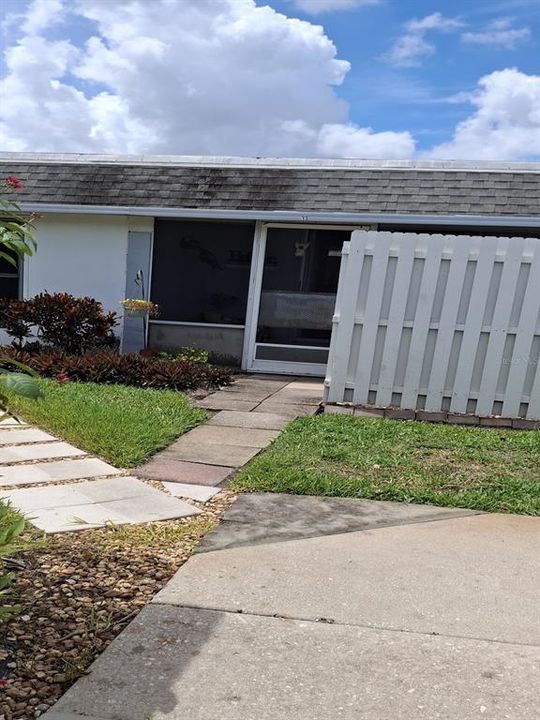 walk-way to lanai entrance