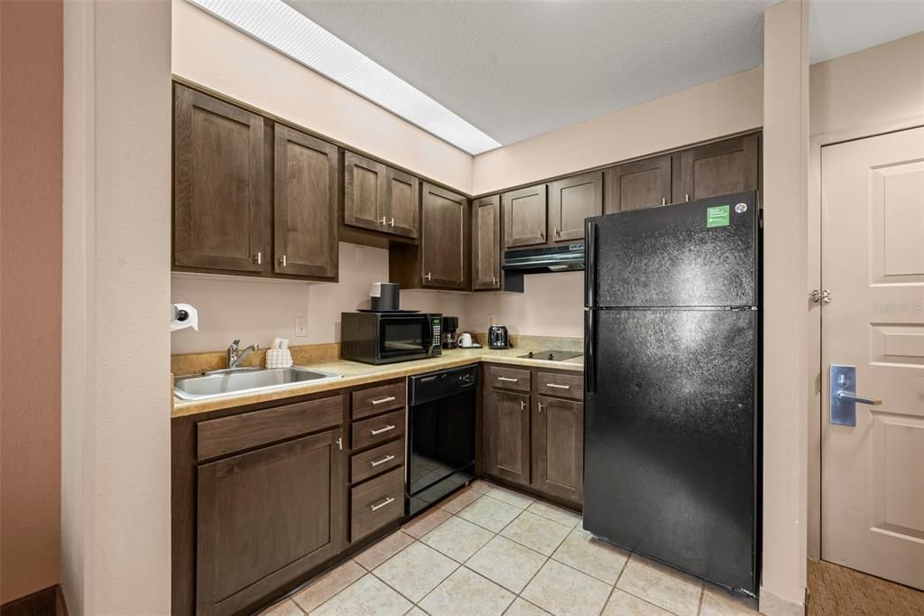 For Sale: $120,000 (1 beds, 1 baths, 547 Square Feet)
