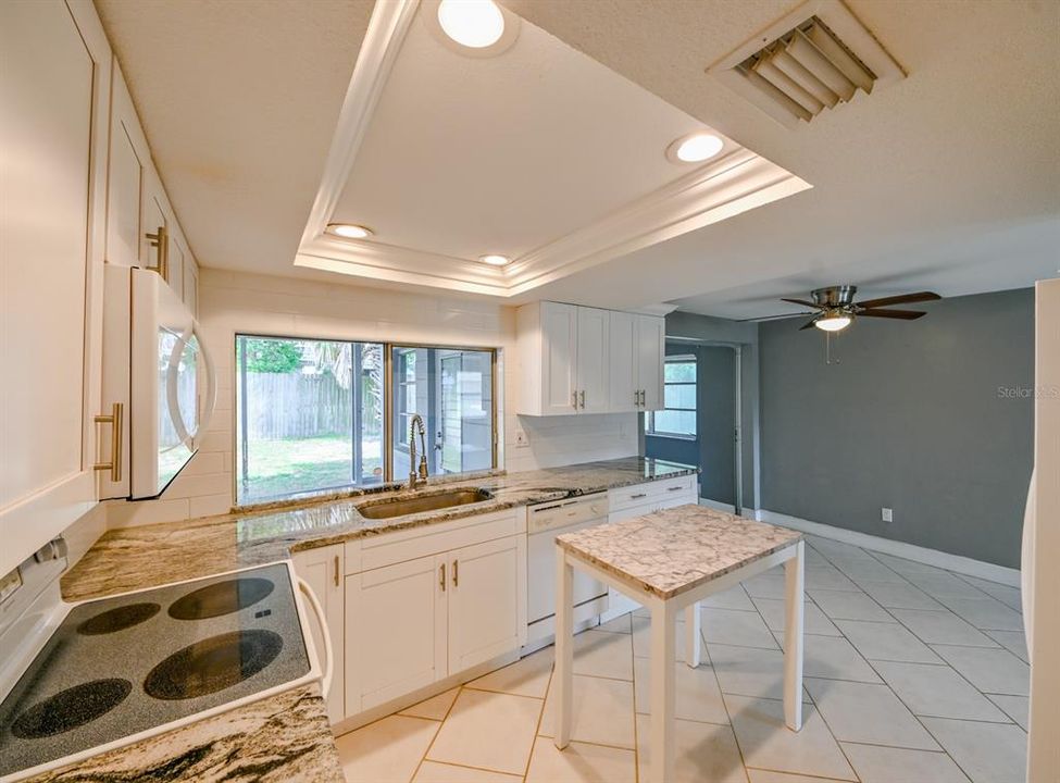 For Sale: $230,000 (2 beds, 1 baths, 1028 Square Feet)