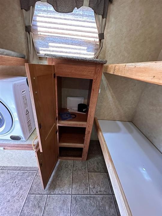 В аренду: $975 (2 спален, 1 ванн, 300 Квадратных фут)