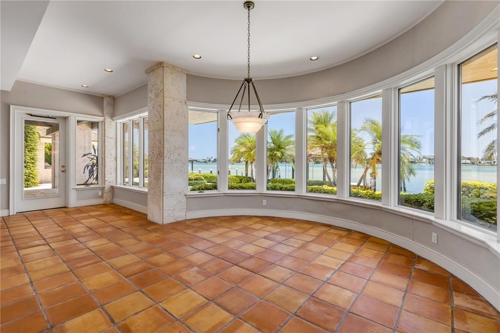 Active With Contract: $3,999,999 (4 beds, 4 baths, 6254 Square Feet)