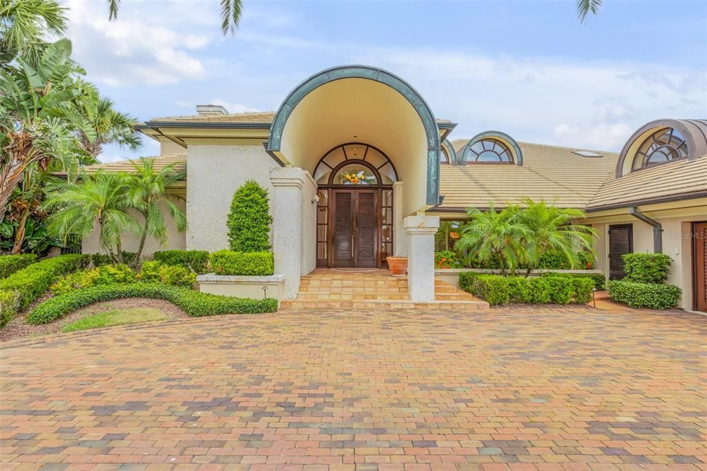 Active With Contract: $3,999,999 (4 beds, 4 baths, 6254 Square Feet)