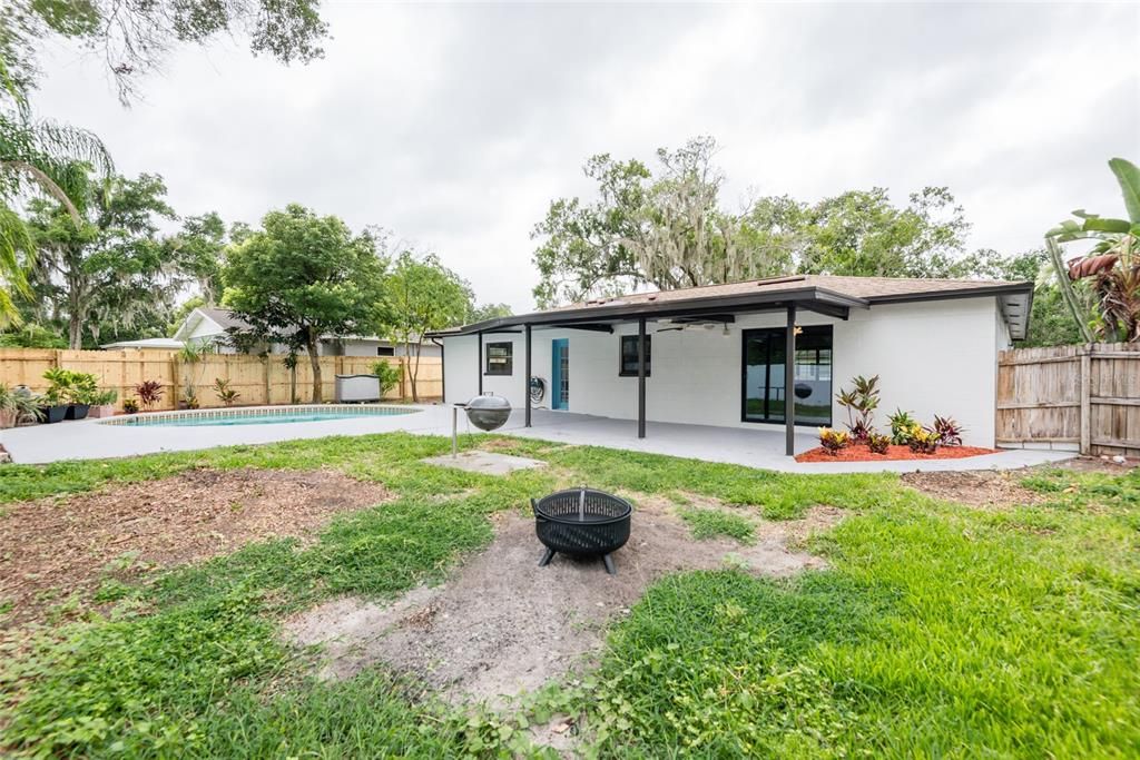 For Sale: $349,000 (3 beds, 2 baths, 1213 Square Feet)