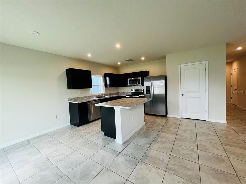 For Rent: $1,850 (3 beds, 2 baths, 1292 Square Feet)