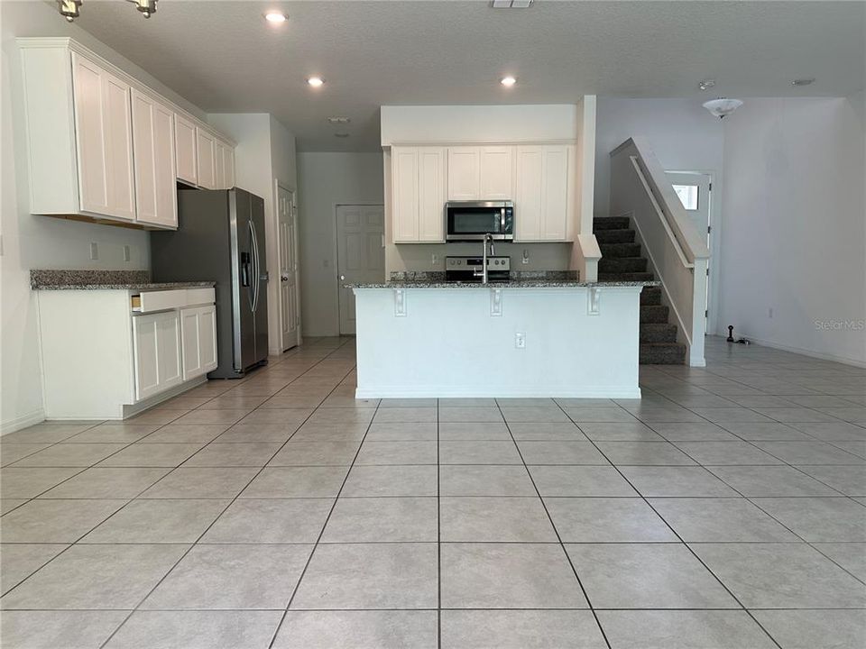 For Rent: $2,500 (3 beds, 2 baths, 2156 Square Feet)