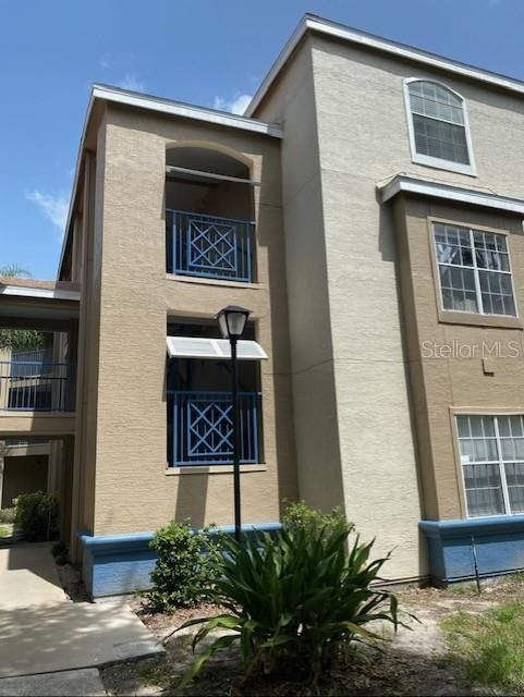 For Sale: $199,900 (2 beds, 2 baths, 1072 Square Feet)