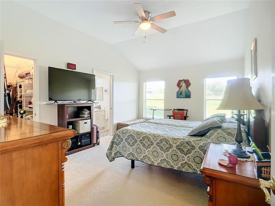 For Sale: $289,900 (2 beds, 2 baths, 1299 Square Feet)