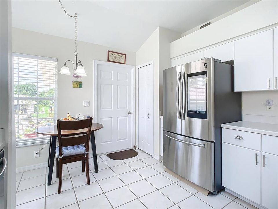 For Sale: $289,900 (2 beds, 2 baths, 1299 Square Feet)