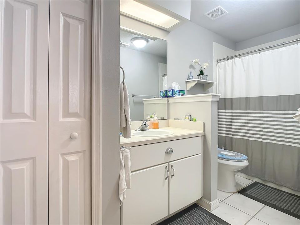 For Sale: $289,900 (2 beds, 2 baths, 1299 Square Feet)