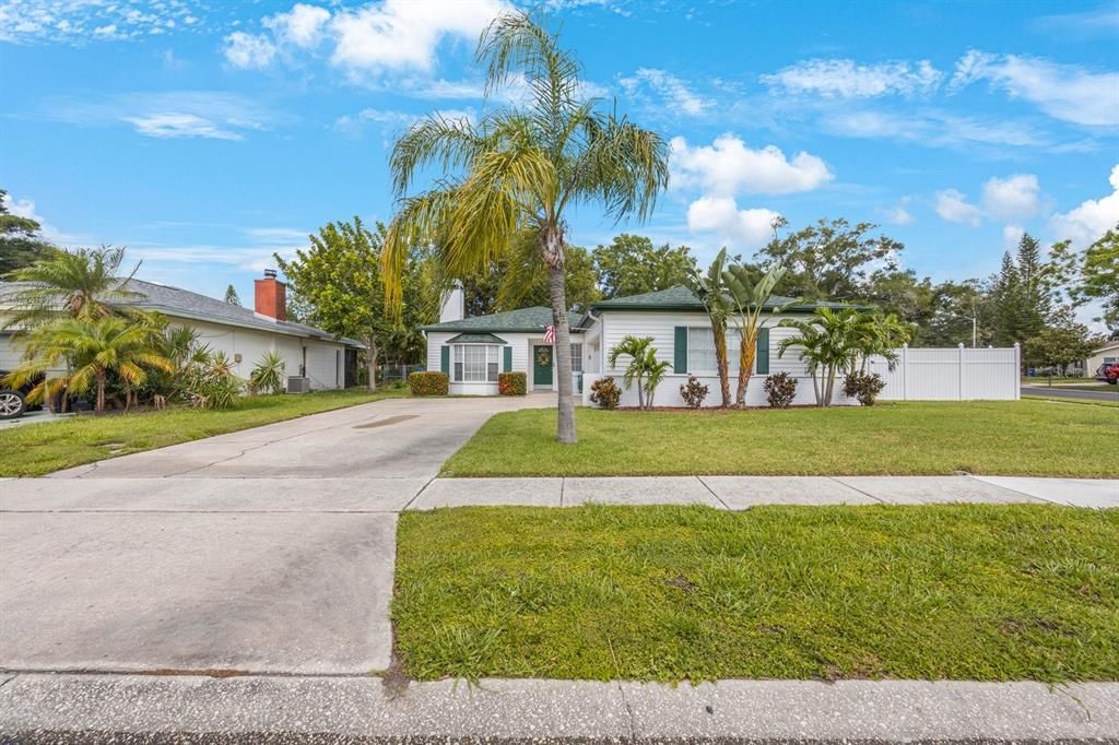 Active With Contract: $488,000 (3 beds, 2 baths, 1389 Square Feet)