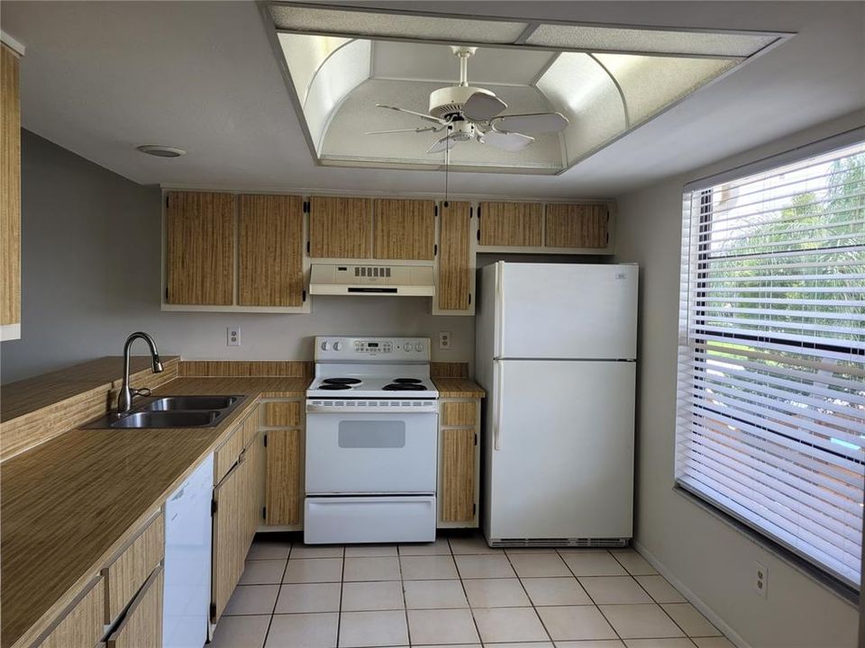 For Rent: $1,700 (2 beds, 2 baths, 948 Square Feet)