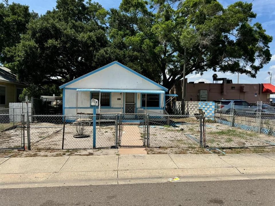 For Sale: $150,000 (2 beds, 1 baths, 550 Square Feet)