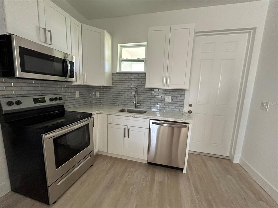 For Rent: $1,750 (3 beds, 2 baths, 1003 Square Feet)