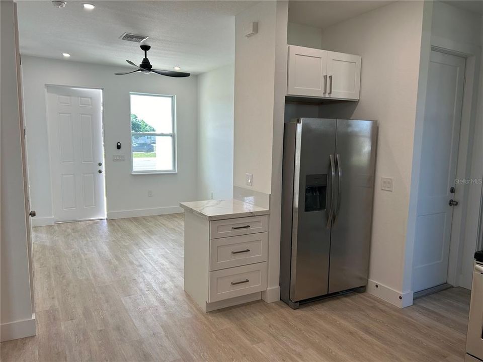 For Rent: $1,750 (3 beds, 2 baths, 1003 Square Feet)