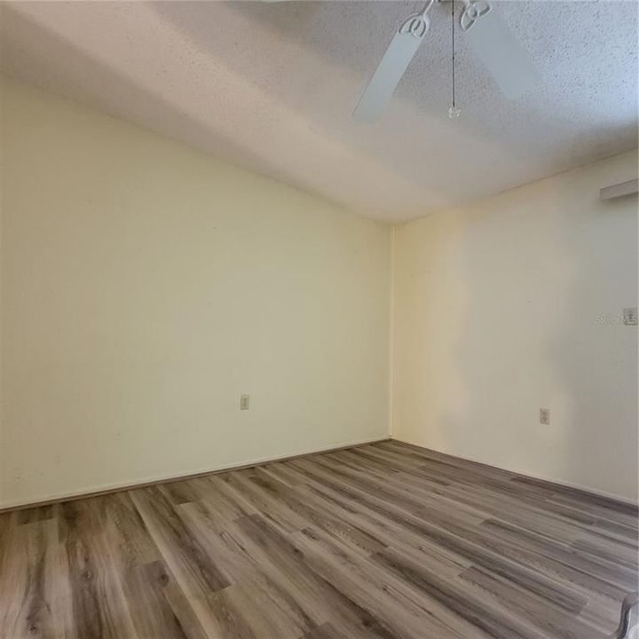 For Sale: $165,000 (2 beds, 1 baths, 1100 Square Feet)