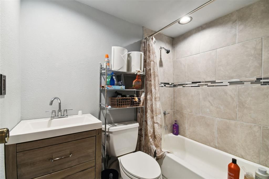 For Sale: $375,000 (3 beds, 2 baths, 1391 Square Feet)