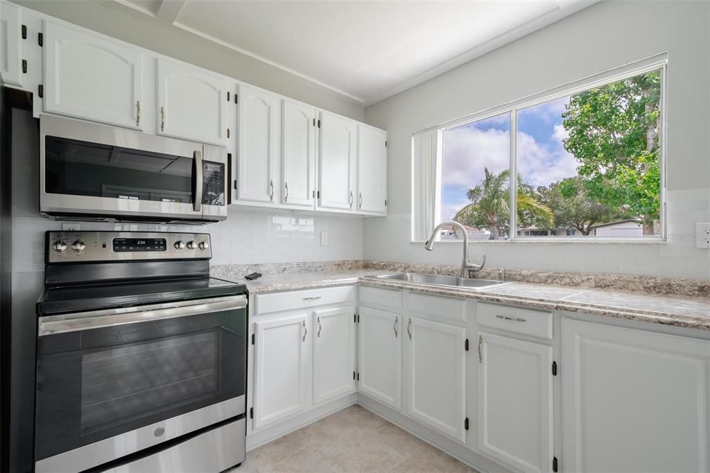 For Sale: $275,000 (3 beds, 2 baths, 1175 Square Feet)