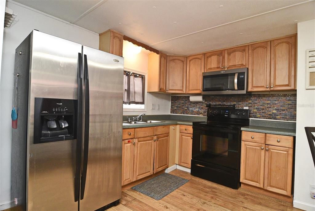 For Sale: $185,000 (2 beds, 2 baths, 854 Square Feet)