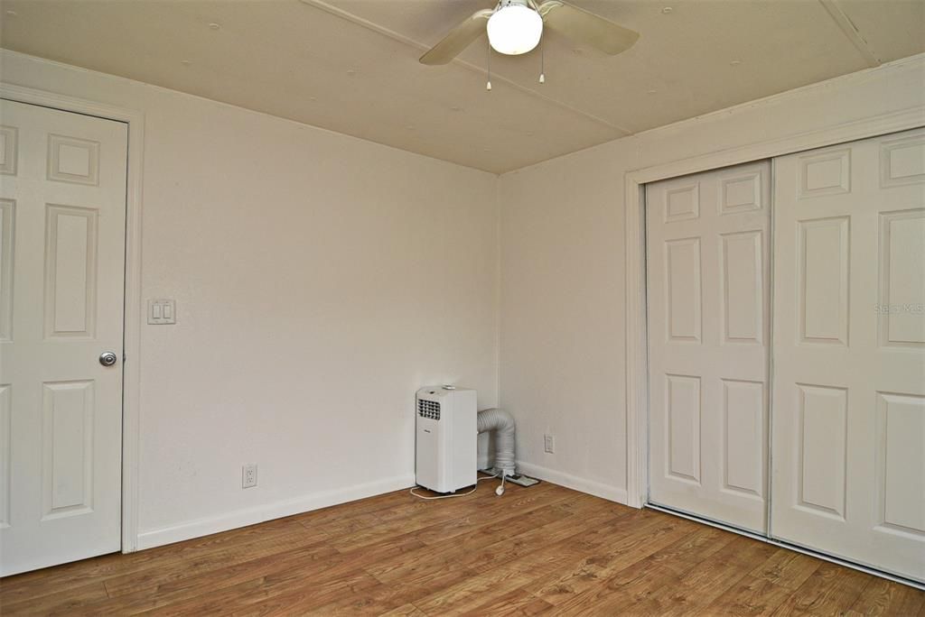 For Sale: $185,000 (2 beds, 2 baths, 854 Square Feet)