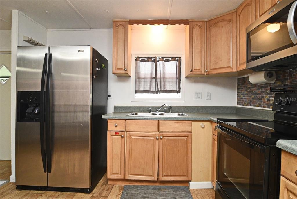 For Sale: $185,000 (2 beds, 2 baths, 854 Square Feet)