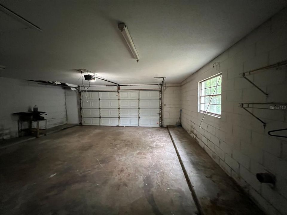 For Sale: $290,000 (4 beds, 2 baths, 1947 Square Feet)