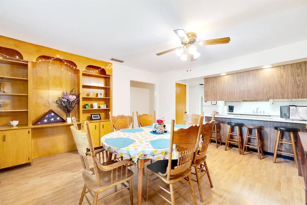 SPACIOUS DINING ROOM