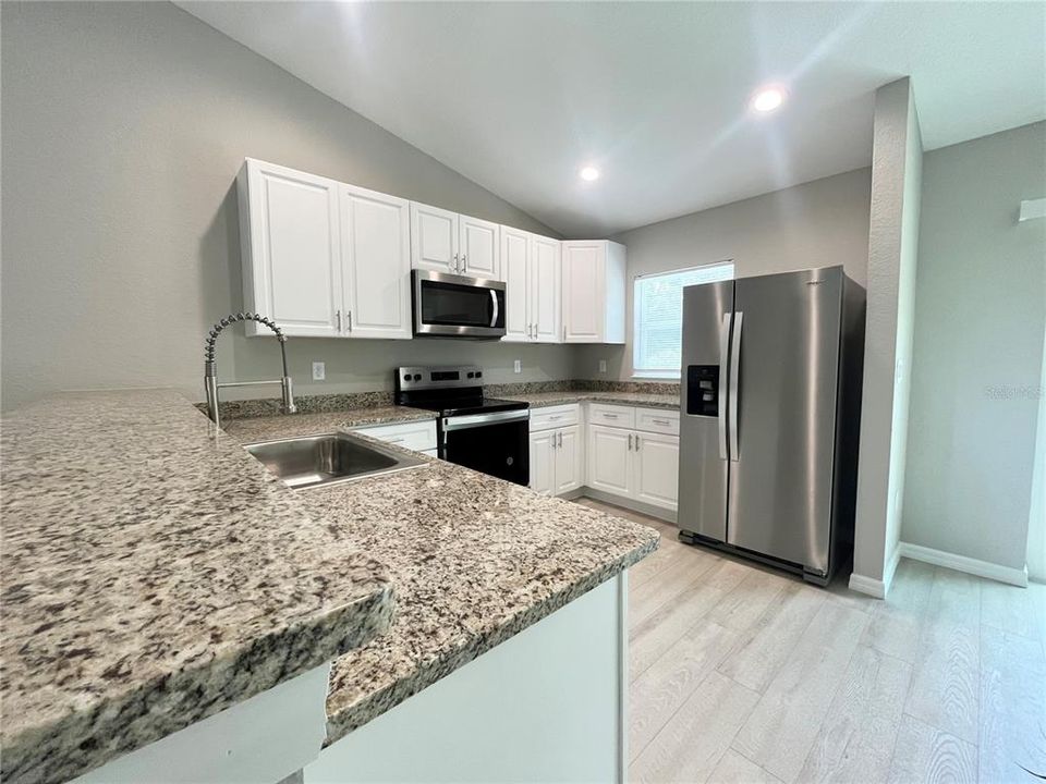 For Sale: $275,000 (3 beds, 2 baths, 1463 Square Feet)