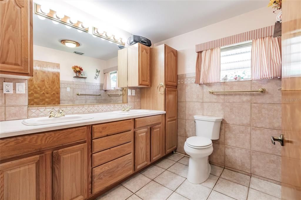 For Sale: $235,000 (2 beds, 1 baths, 1553 Square Feet)