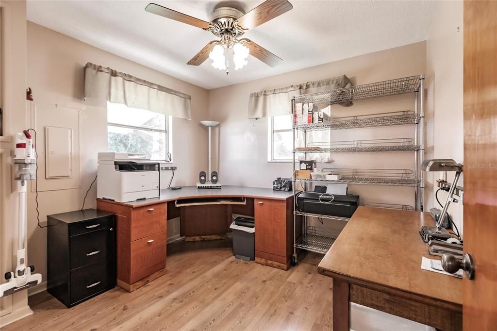 For Sale: $260,000 (2 beds, 1 baths, 1553 Square Feet)