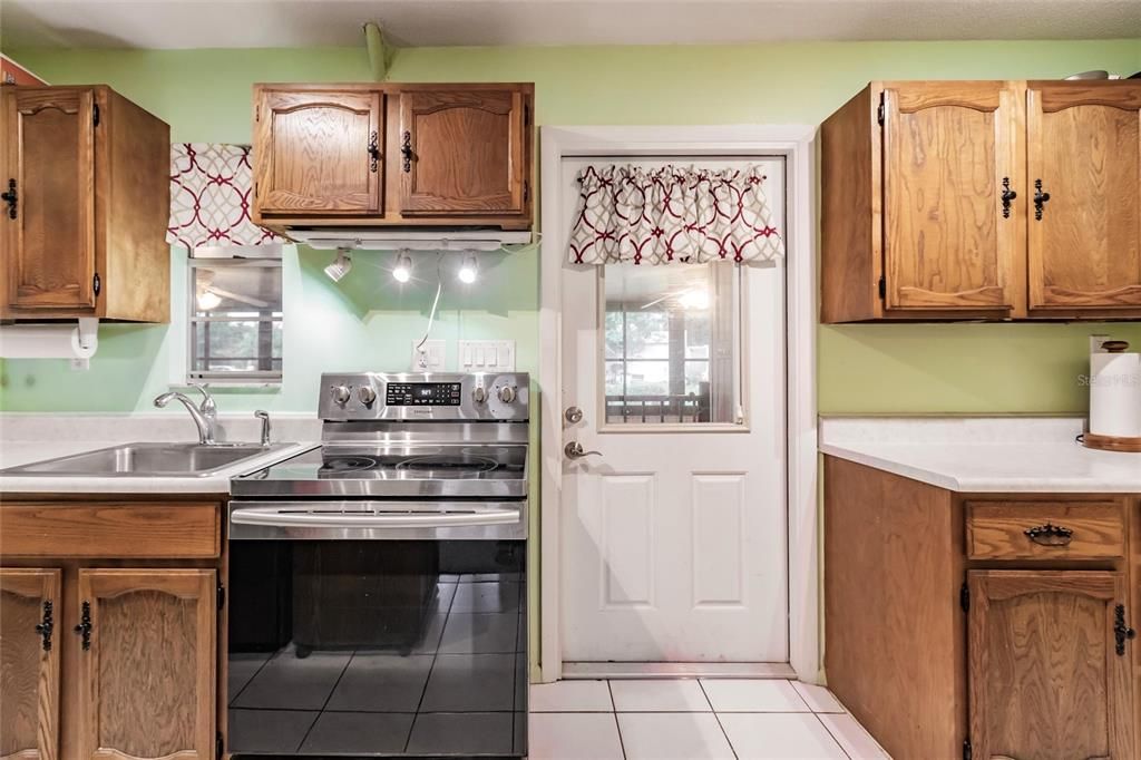 For Sale: $260,000 (2 beds, 1 baths, 1553 Square Feet)