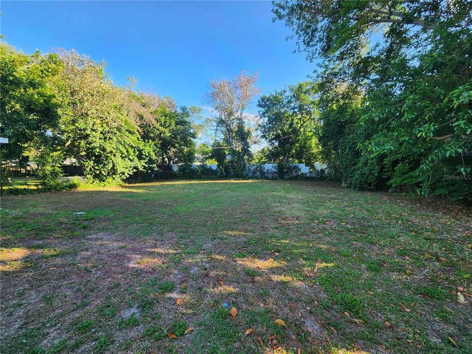 Fully fenced huge back yard